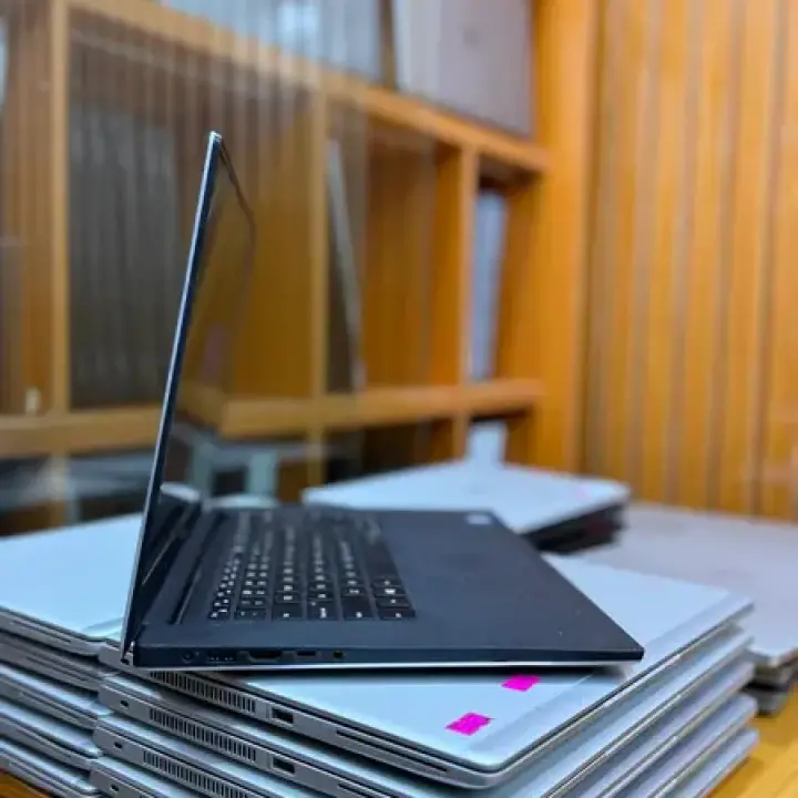 Dell Precision 5520 Workstation - Core i7-7820HQ, 16GB RAM, 512GB SSD, 4GB NVIDIA Quadro